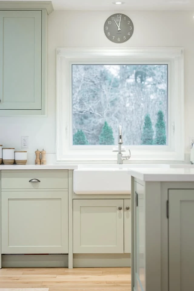Pale kitchen sink detail by LG Woodworking