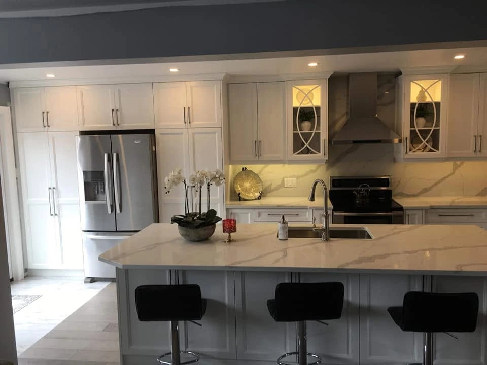 White kitchen with veined island by LG Woodworking