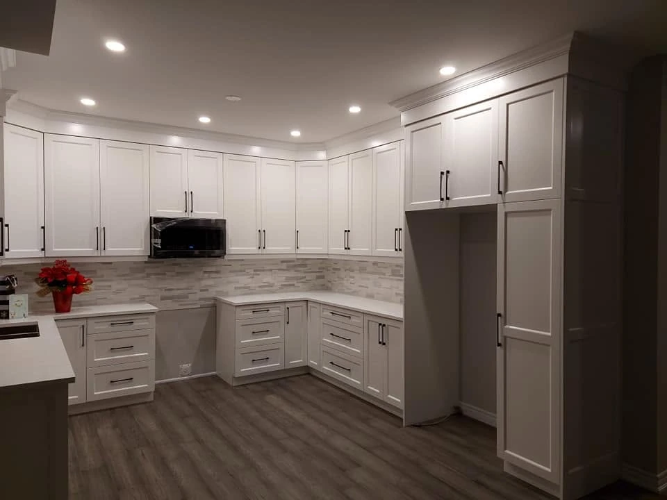 Classic white kitchen by LG Woodworking